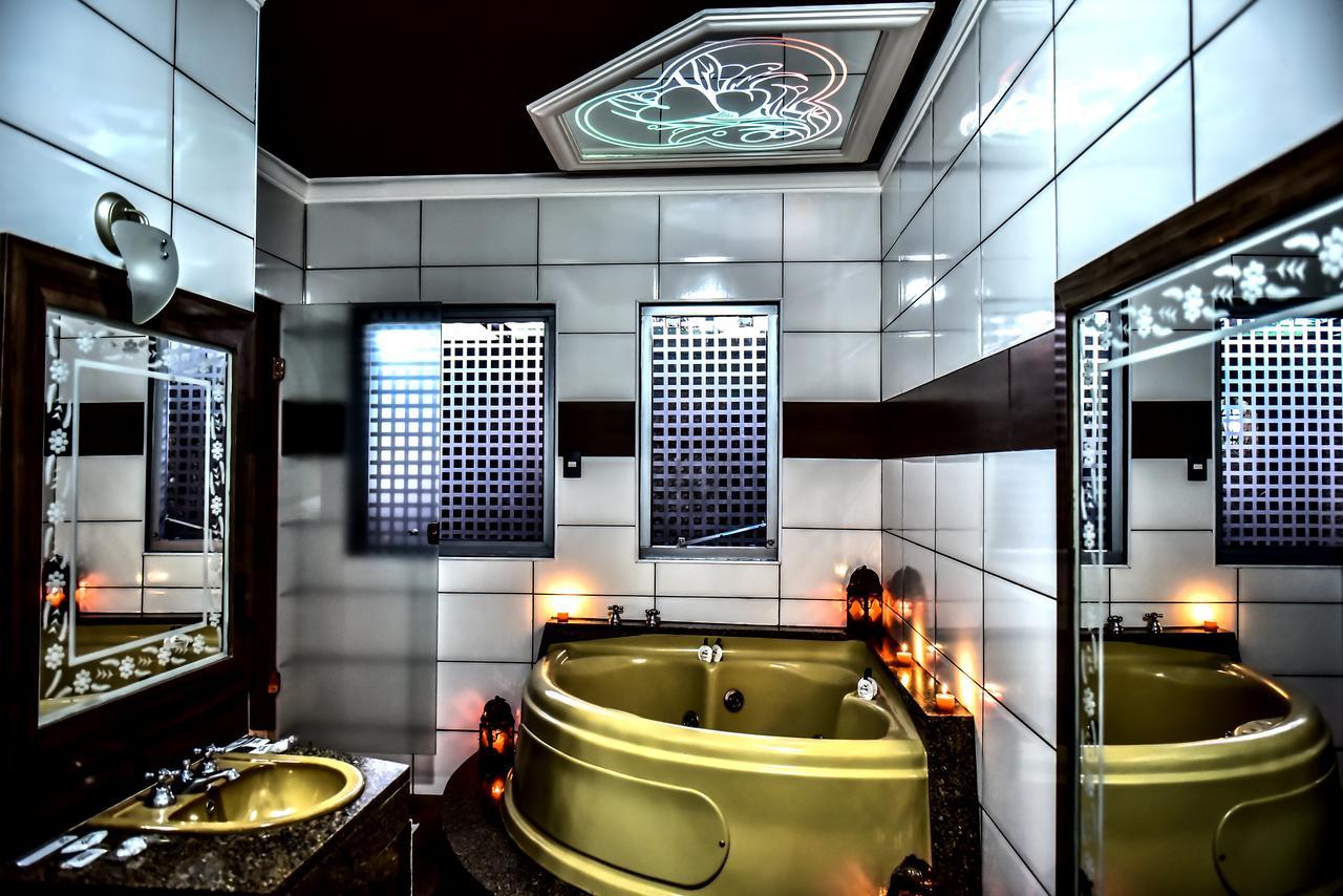 Genus Motel (Adults Only) Uberaba Bagian luar foto